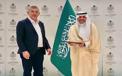 السفير السعودي يسلم الأونروا مليوني دولار