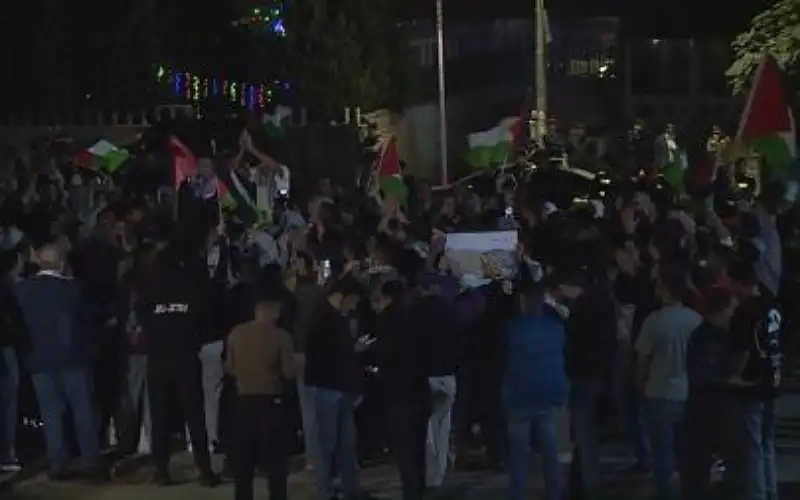 وقفة تضامنية مع قطاع غزة قرب