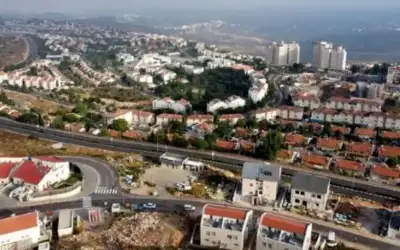 مستوطنون يعتدون على مسن فلسطيني غرب