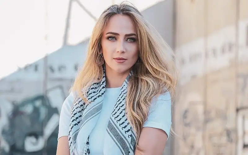 اعتقال الفنانة الفلسطينية دلال أبو آمنة