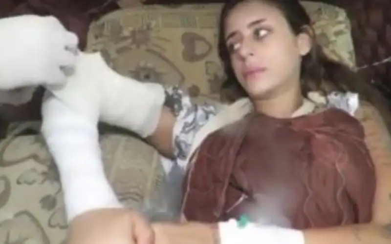 بالفيديو.. مقاتلو القسام يقدمون الرعاية الطبية