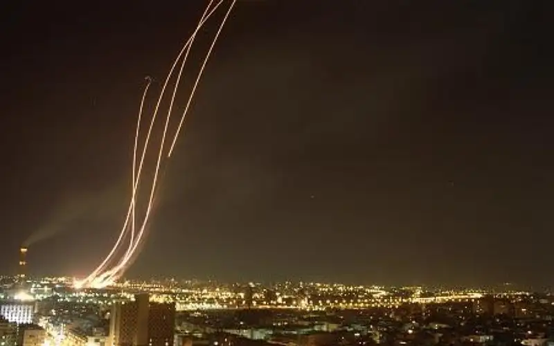 هجمات صاروخية على تل أبيب وضواحيها