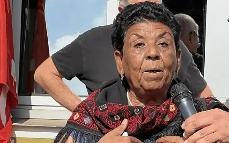 فرنسا تفرض الإقامة الجبرية على قيادية