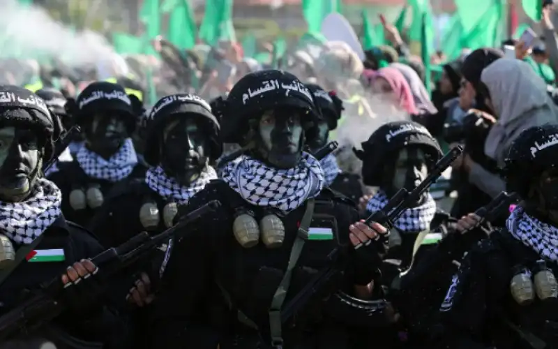 تقطع الأموال من الخارج .. عقوبات