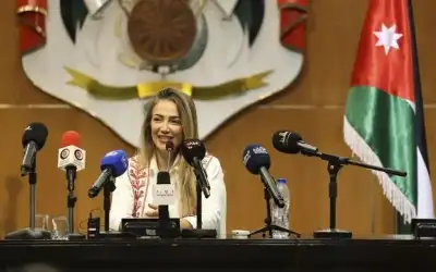 إحالة دلال أبو آمنة إلى الحبس
