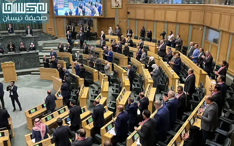 النواب والوزراء يقفون دقيقة صمت على