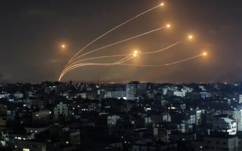 القسام تقصف تل أبيب ردا على