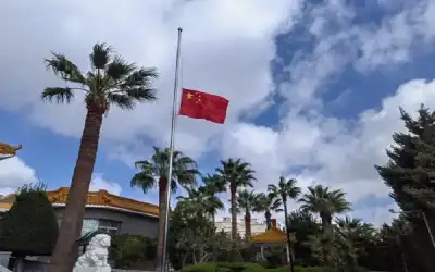 السفارة الصينية في الأردن تنكس العلم