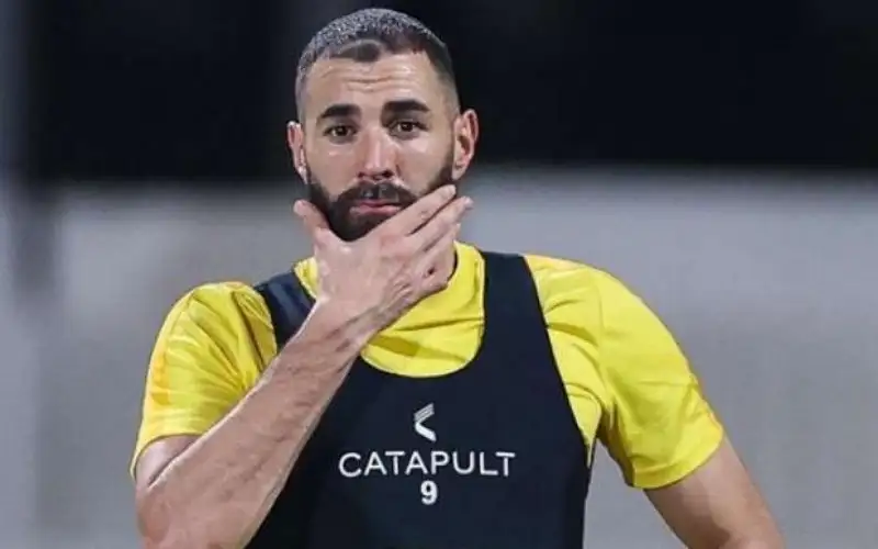 مطالب فرنسية بسحب الجنسية من بنزيمة