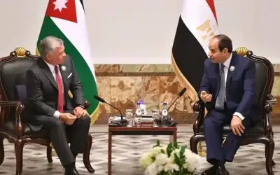 الملك والرئيس المصري يؤكدان رفض سياسة
