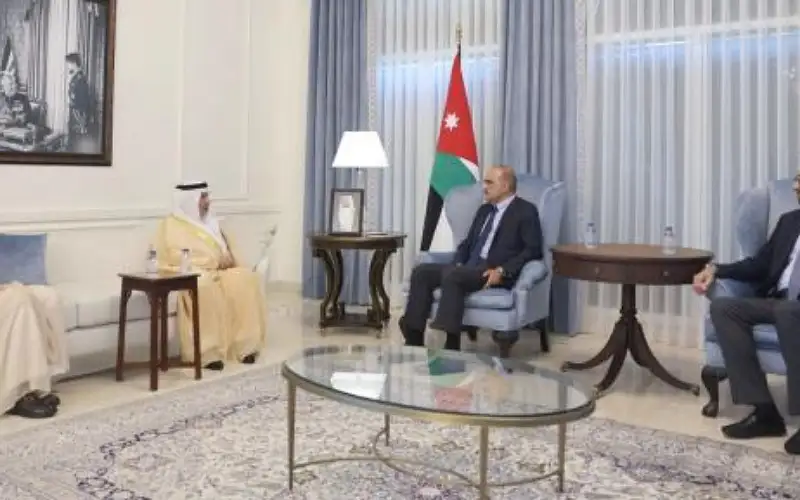 الخصاونة يستقبل المشرف العام على مركز