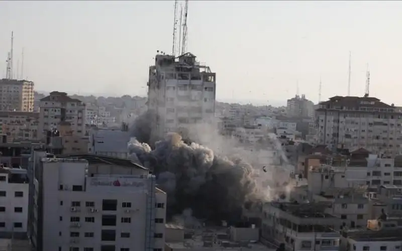 طائرات الاحتلال تقصف الأبراج السكنية في