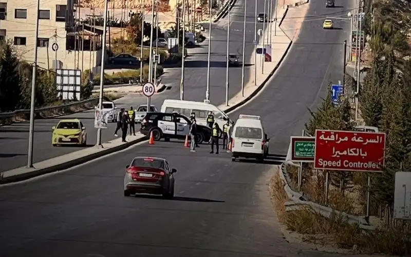 انتشار أمني كثيف وحواجز إسمنتية في