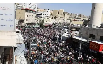 آلاف الأردنيين يحتجون أمام المسجد الحسيني