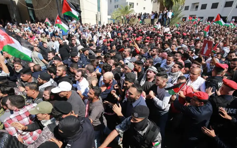 مظاهرات في مدن عربية وإسلامية تضامنا