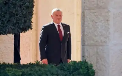 الملك يغادر إلى القاهرة للمشاركة في