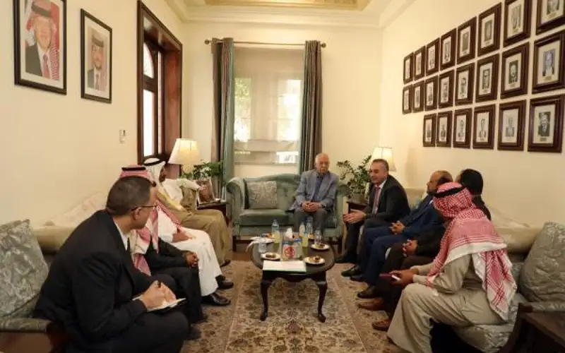 العيسوي يلتقي عددا من الوفود في