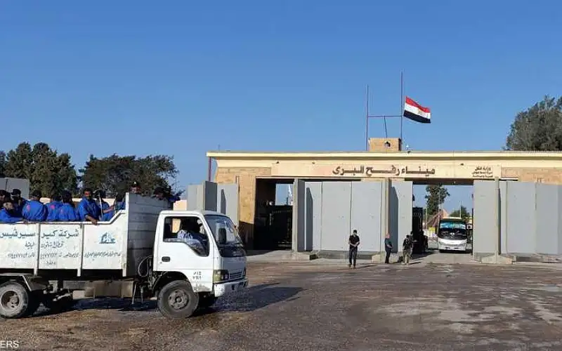 عقب تفريغ 20 شاحنة وعودتها من