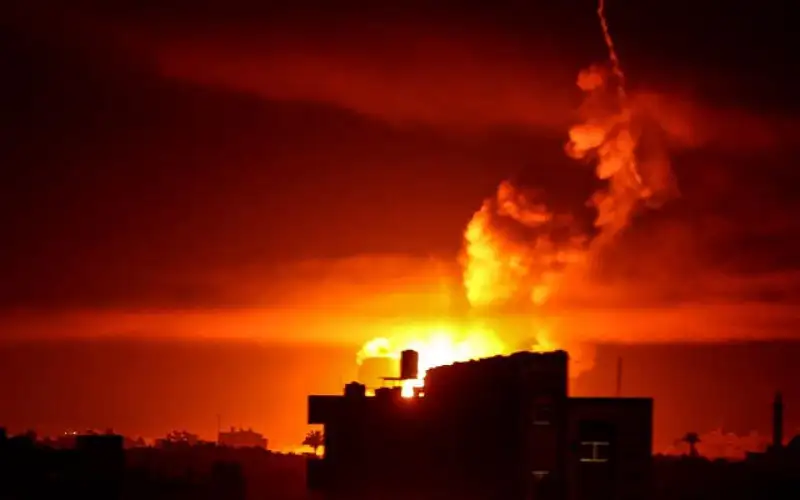 شهداء وجرحى بقصف طيران الاحتلال لمقهى