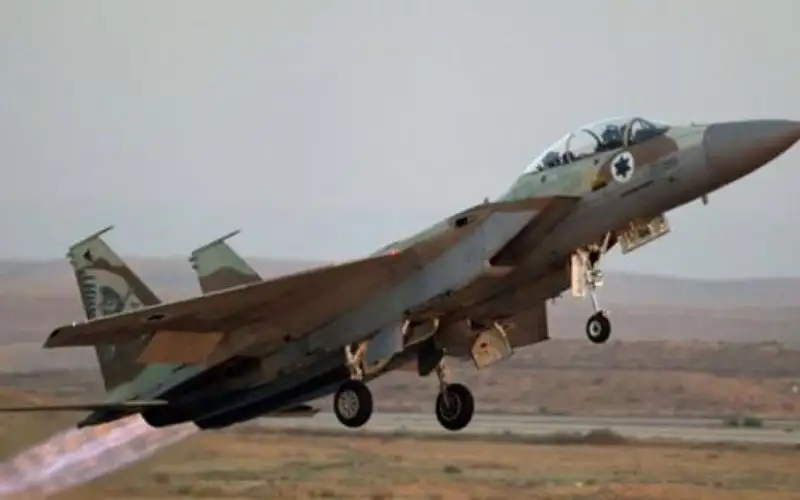 شهيد ومصاب بقصف جوي إسرائيلي على