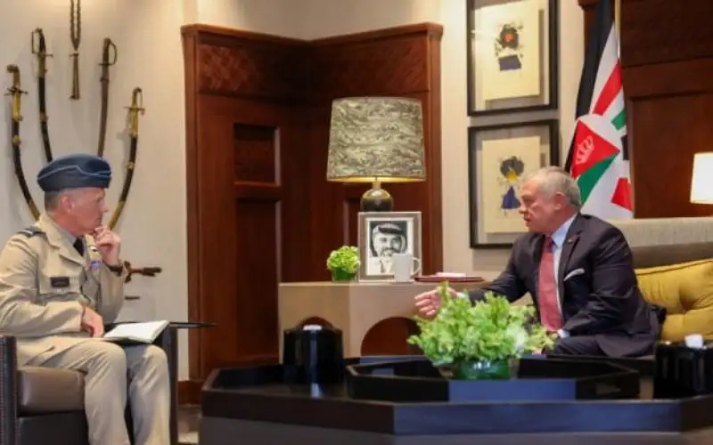 الملك يؤكد ضرورة وقف الحرب على