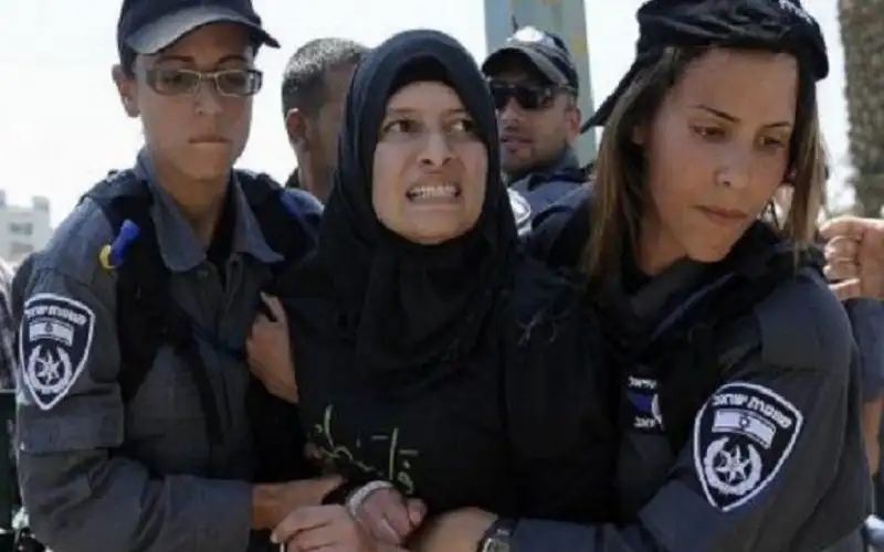 الاحتلال يعتدي على الاسيرات في الدامون