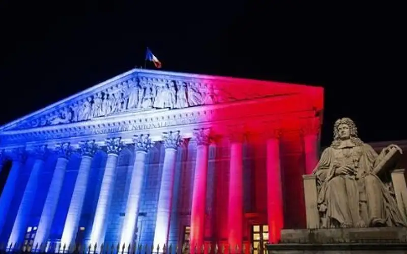 فرنسا تتهم روسيا بالوقوف خلف غزو