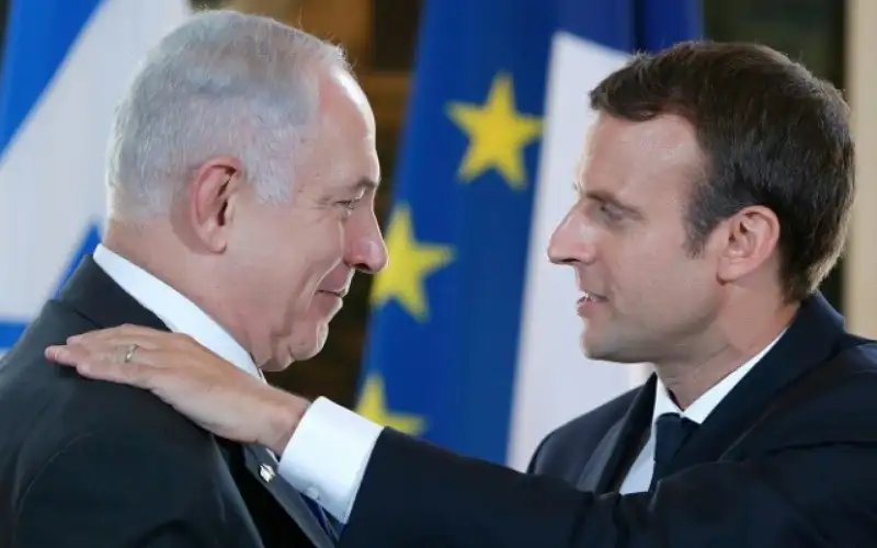 ماكرون يصل إلى تل أبيب