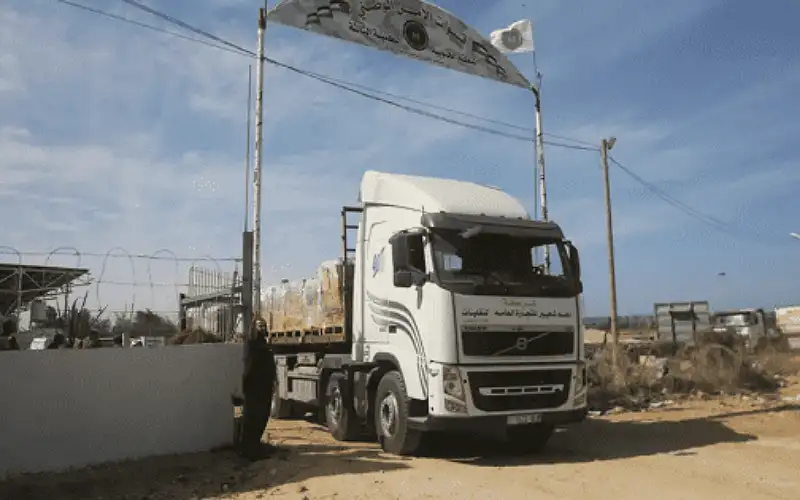 مستشار نتنياهو: الوقود لن يدخل غزة