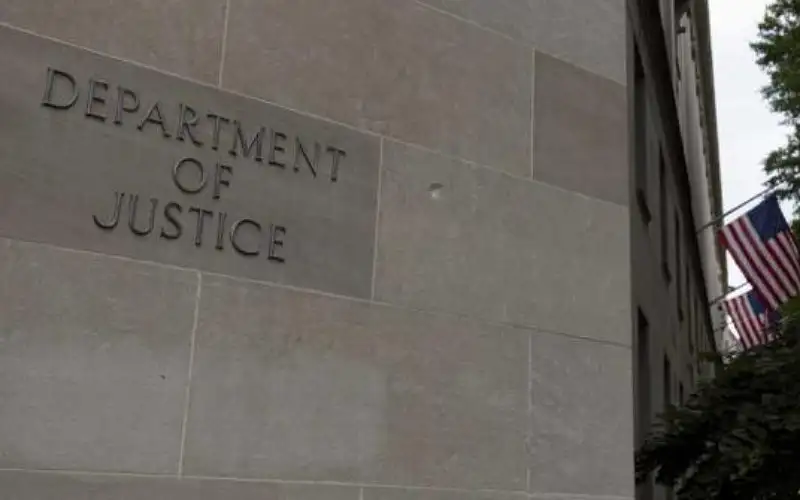 موظف أميركي سابق يعترف بمحاولة التجسس