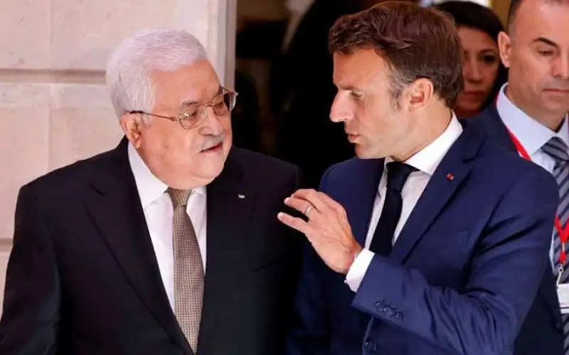 ماكرون يلتقي عباس في رام الله