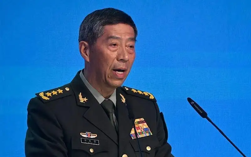 الصين تقيل وزير دفاعها من جميع