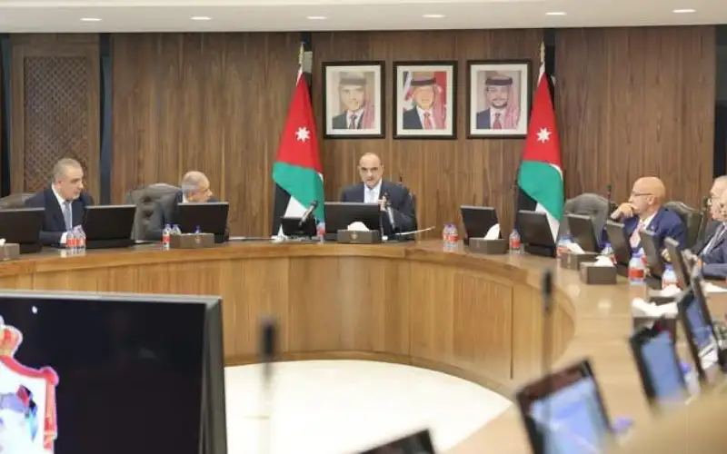 الحكومة تعفي البلديات من فوائد بـ13