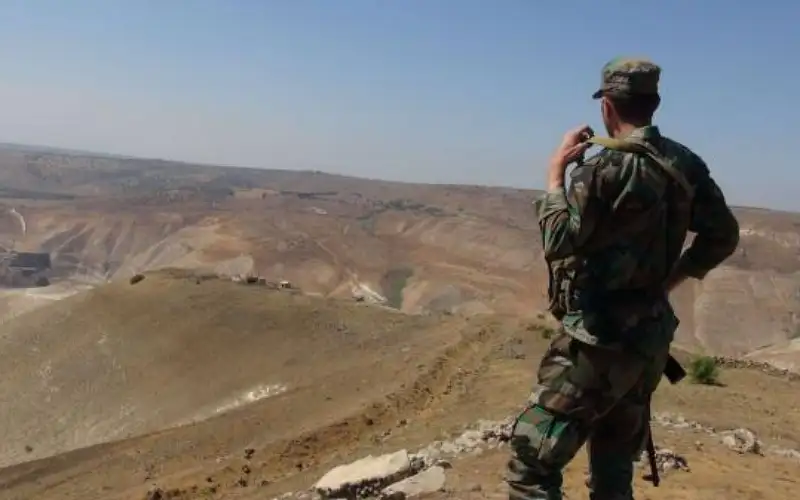 الإحتلال يلقي منشورات تحذيرية على درعا