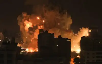 قصف إسرائيلي شديد بمحيط مجمع الشفاء