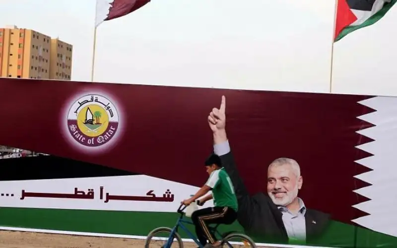 قطر توافق على إعادة النظر بعلاقاتها