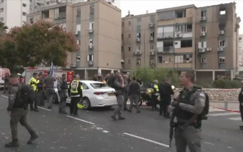 رشقات صاروخية توقف عمل شركات عالمية