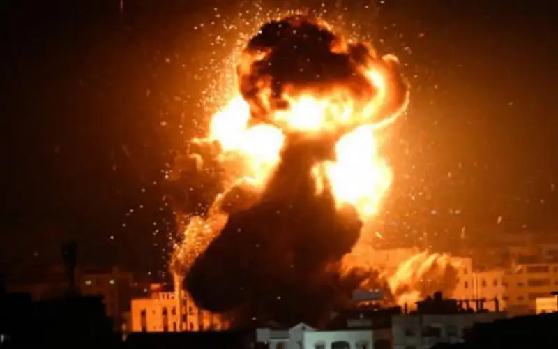 قصف عنيف على قطاع غزة الآن