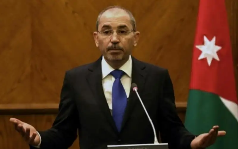 الصفدي: التصويت ضد القرار العربي موافقة