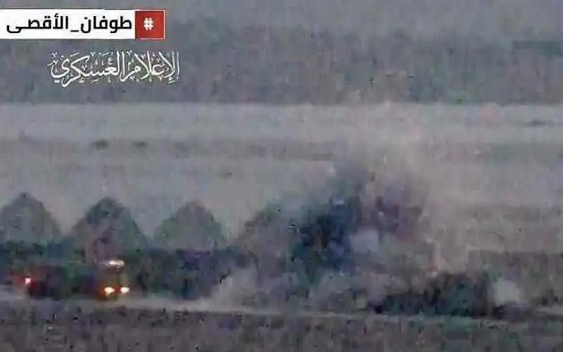 القسام تستهدف مدرعة النمر بصاروخ كورنيت