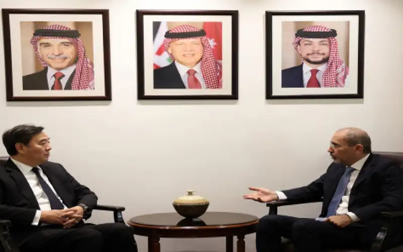 الصفدي: استمرار الحرب المستعرة على غزة