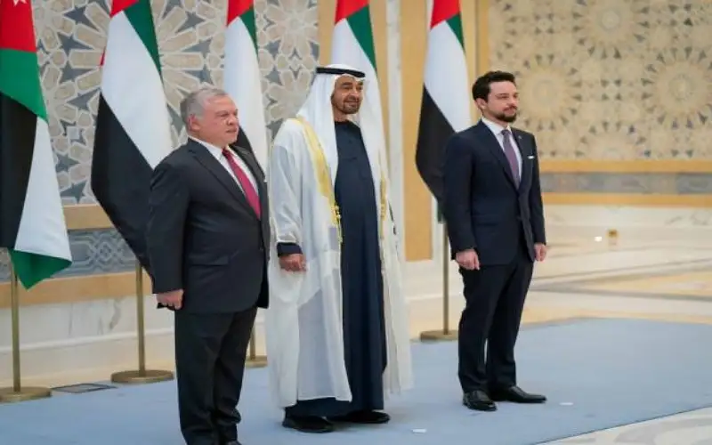 الملك من الإمارات :فك الحصار عن