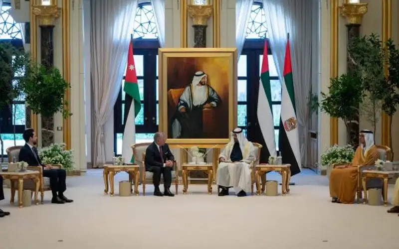 الملك مغردا بعد لقاء بن زايد: