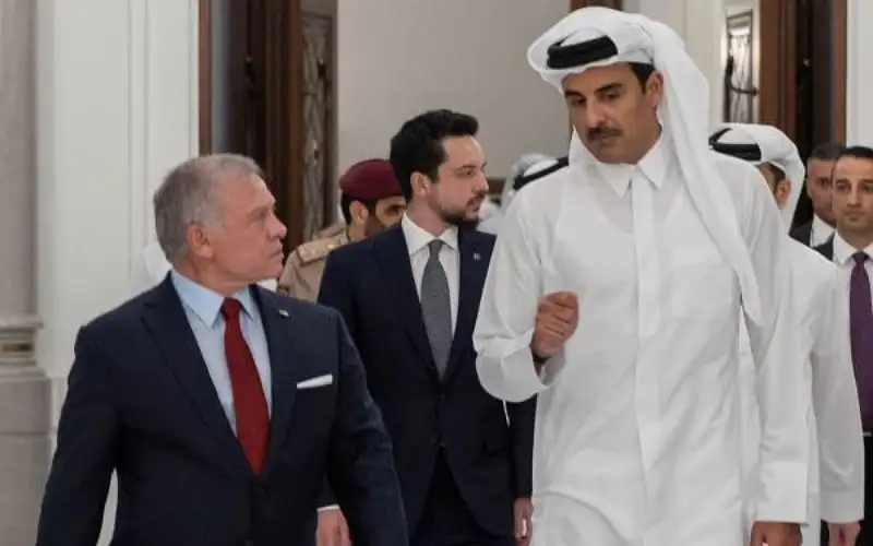 الشيخ تميم: بحثت وأخي الملك تطورات