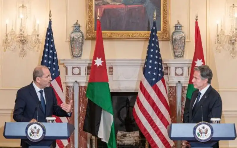 الصفدي يبحث مع بلينكن في عمان