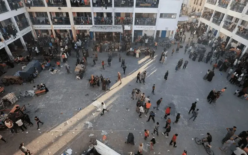 تضرر مدارس للأونروا تؤوي نازحين بقصف