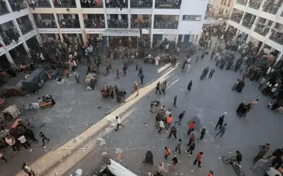 تضرر مدارس للأونروا تؤوي نازحين بقصف