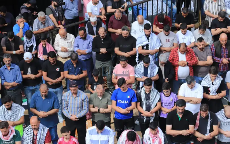 الأردنيون يؤدون صلاة الغائب على شهداء