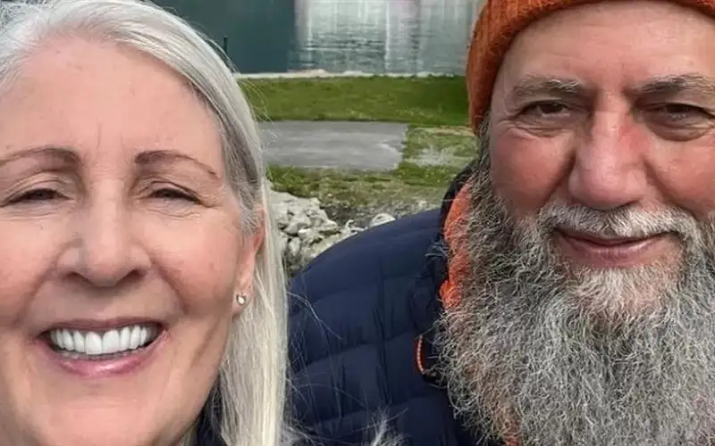 والدا زوجة رئيس الوزراء الاسكتلندي يغادران