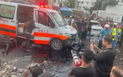 الاحتلال يقصف نازحين على بوابة مستشفى